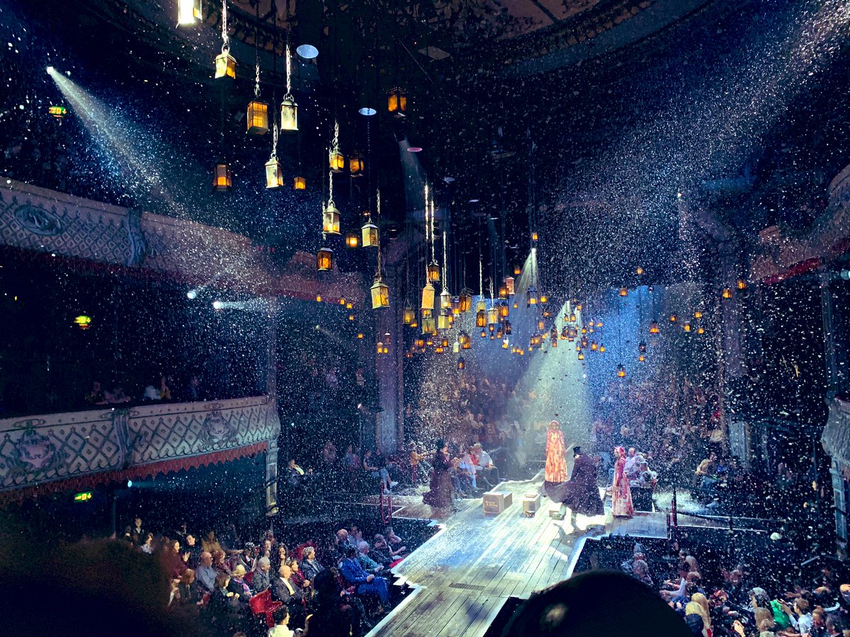 lauri_cryan's tweet photo. Feeling very festive and heart warmed thanks to #AChristmasCarol @oldvictheatre or maybe it was the snow, satsuma and mine pie 🎄 https://t.co/IvT6hVSn0p