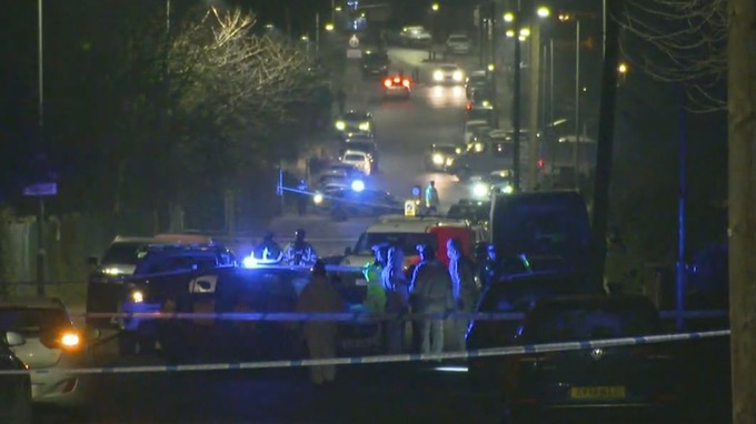 Police name 51-year-old Terry Glover as the suspected driver in what they are treating as a “deliberate” crash which killed a 12-year-old boy outside a school in Loughton, Essex itv.com/news/london/20…