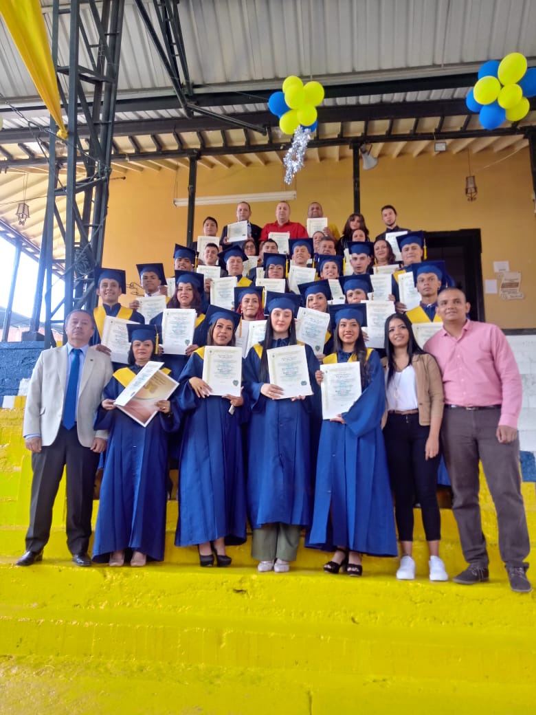 SecEducacionAnt's tweet photo. #SeEduca | Con el programa Bachillerato Digital jóvenes y adultos de #Caldas terminan la secundaria y reciben su diploma.
@Luis_Perez_G #CumpleLaPalabra https://t.co/g96rx5tcWI