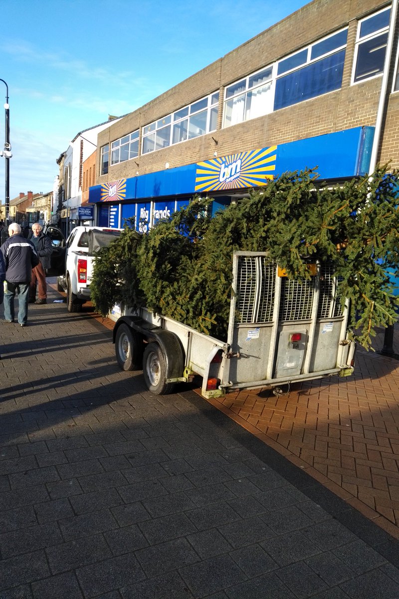 LordGibbons's tweet photo. Large Christmas Tree now in Mexborough town centre!!! Huge thks to donors!

Thks MECi team who assisted. Special thanks James/Terrence Tuby for transportation.

+@MyDoncaster 4 securing &amp; install lights ready 4 Christmas Lights Switch-on Thu 5th Dec 4-7pm

https://t.co/rc7NEYTC8P https://t.co/D7k54BinW8