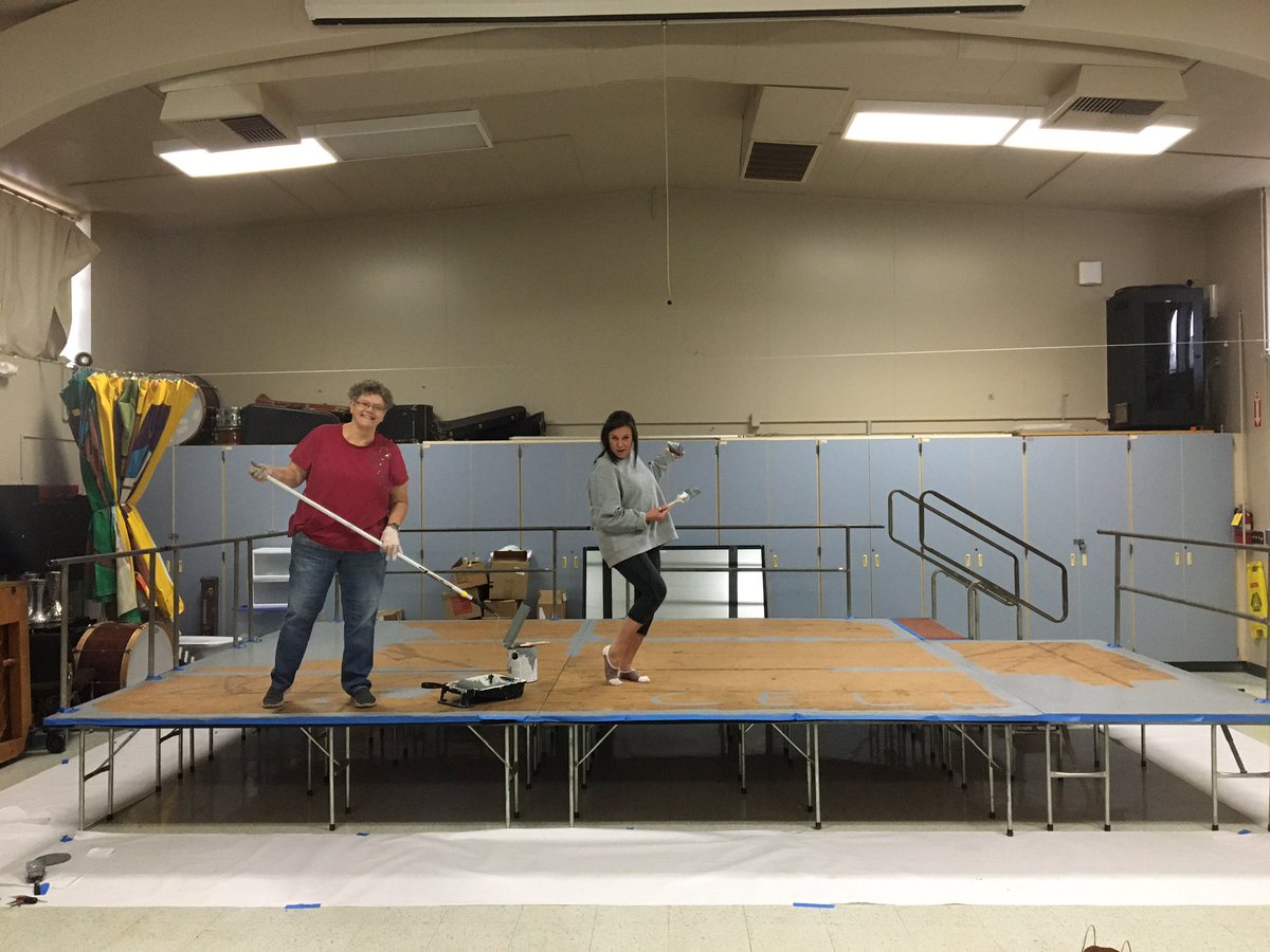 SierraViewElem's tweet photo. Elves made a visit over break and beautified our stage! Love our village and the way they care for our kiddos! #sierraviewrocks #ittakesavillage #beststaffever! https://t.co/SwHHB2k7IB