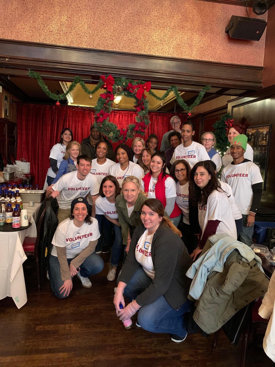US_Sedan's tweet photo. With so much to be thankful for, members of the U.S. Sedan Service Team and several others #volunteer their Thanksgiving Day time and energy at @RiRaGeorgetown https://t.co/DHk4YCpetX