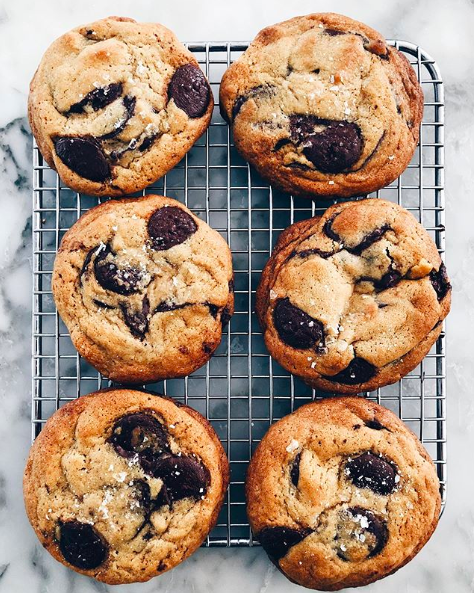 ALWAYS down for some cookies! <a href="/joythebaker/">joythebaker</a>'s Brown Butter Chocolate Chunk Cookies are the perfect sweet to wrap up the day!⁠ Is there anything brown butter can’t improve?!?

Get the recipe: thefeedfeed.com/joythebaker/br…
#feedfeed #cookie #chocolatechunk #chocolate #brownbutter #baking
