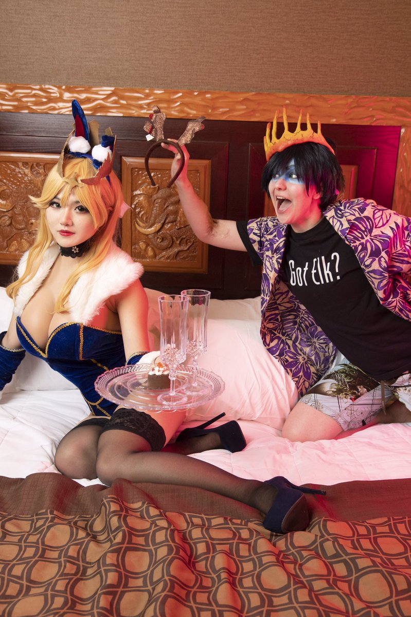 CosplayerUna's tweet image. So I don’t know a ton about Magic the Gathering but Oko is banned and trying to Elk me in this photo haha. 

Oko is the wonderful @TappyToeClaws 
Photo by @NudeCarbon 

#cosplay #daishocon #cosplaygirl #arturia #fategrandorder #fgo #mtg #oko
