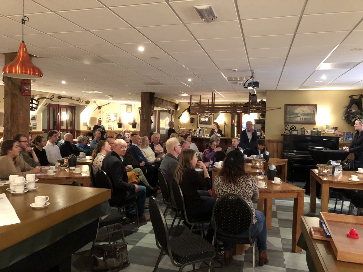 Marjan_Soepboer's tweet photo. Volle bak vanavond bij bijeenkomst van @BestemmingNWFrl 👊

Samen werken aan samenwerken in de gastvrijheidssector met o.a. 
betrokken ondernemers, studenten, @Merk_Fryslan , @VisitWadden https://t.co/NbNv1WwKnp