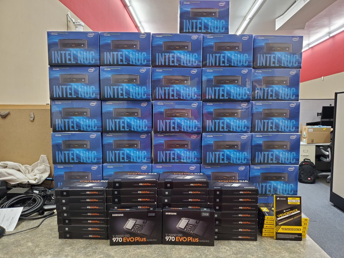 SkippyG4's tweet photo. Time to make the donuts. Err build the NUC's. #windows7eol #intelitp #intelnuc #samsungssd #windows10 #msp #lifecycle @corsair #needmoreram #modernofficepc https://t.co/xQ9oaLBHm4