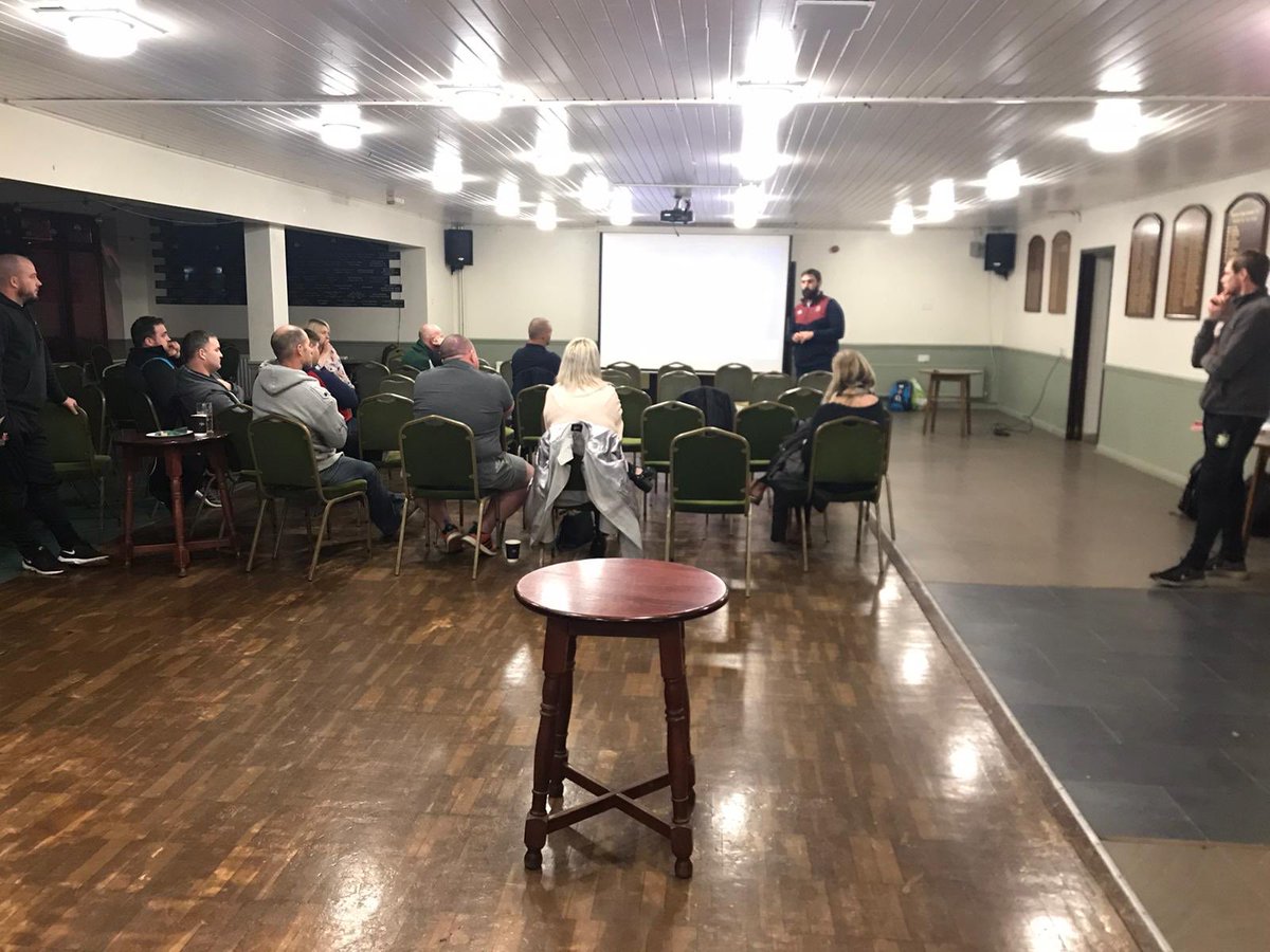 Wilkinson1500's tweet photo. Totally rocking the discussion, reflection & work ons for @SRUFCMiniJnrs coaches thanks to @GregMannion70 #PlayerIdentifiction @ScunthorpeRUFC head coach Tim Robbo #ecogicaldynamics @DavidCB_CRC #halfgame & ccc Cyril Yates #gamification ๐๐ป 3rd pic is what they really came for ๐ https://t.co/CzTPHyxBV1