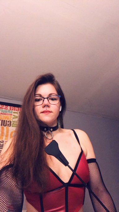 Have you been a very bad boy? Get on your knees and let me show you what happens. https://t.co/co5Dt