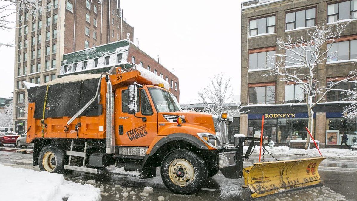 Salters will hit the road around 6PM tonight to begin pre-treating the roadways, snow crews will be starting at 12AM. For snow-related info visit the #CambMASNOW Center - camb.ma/380eaJO #CambMA