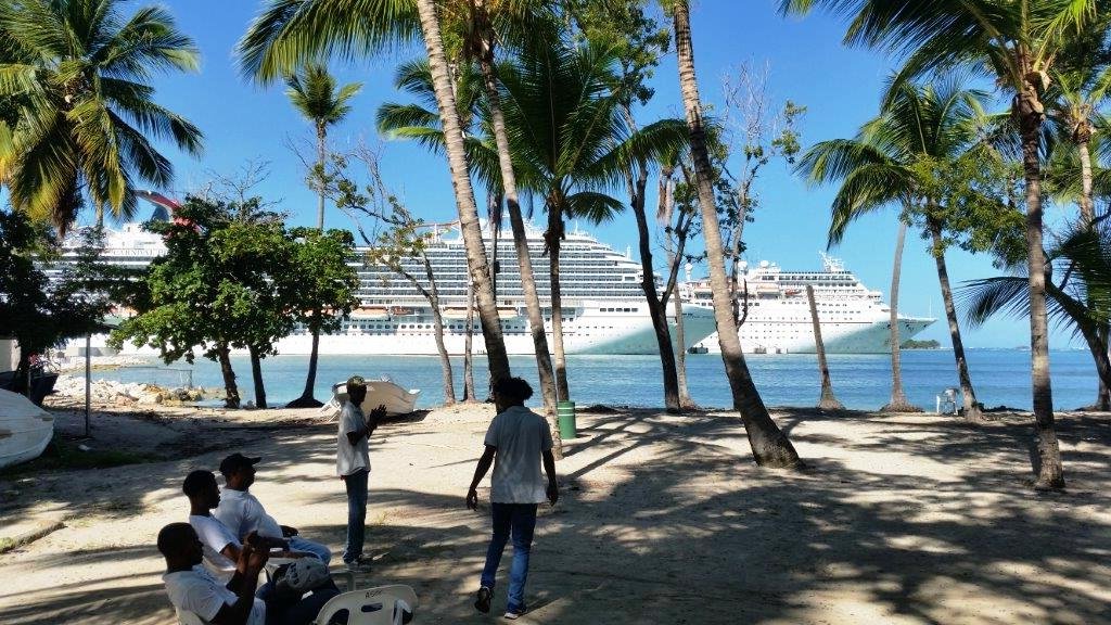 Hoy en Amber Cove, Maimon, Puerto Plata, Carnival BREEZE y Carnival ELATION