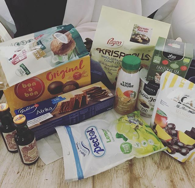 La <a href="/degustabox/">Degustabox</a> de este mes viene llena de cositas para disfrutar de lo lindo. Los productos recibidos han sido @bahlsen_es  <a href="/yogitea/">Christian</a> @chocolateslacasa @martinispain <a href="/bonobon/">Bo Erlandsson</a> <a href="/vianature_/">Vía Nature</a>  @asana_bio <a href="/aceiteslamasia/">Aceites La Masia</a>  y @masoliver_brands  Desde #losblogsdem… ift.tt/2rOR2Nw