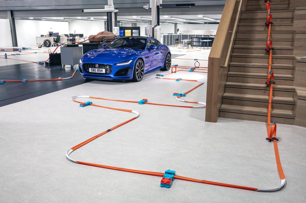 jagmag23's tweet photo. F-TYPE GETS A FULL MAKEOVER https://t.co/D4EZeEEeF9 https://t.co/hcWTdBCpXt