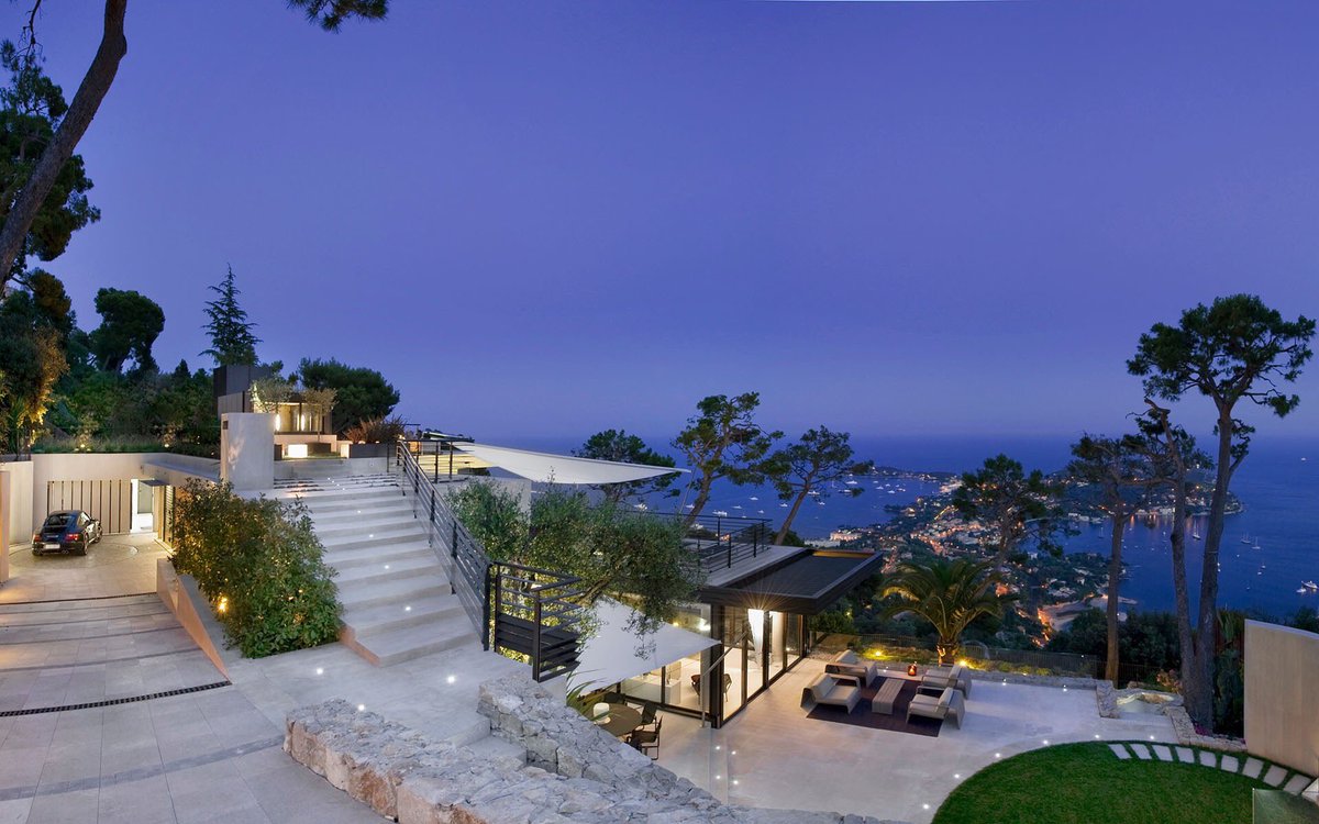 KestrelTravelCo's tweet photo. Whilst it’s frosty in the UK it’s the perfect time to plan a trip to warmer climates. This stunning, contemporary villa boasts breathtaking views of Villefranche from every room. 
#ILTMCannes #LuxuryTravel #luxuryvillas #seekmoments #roomwithaview #kestreltravel #luxurylifestyle https://t.co/OBuhpB3w9x
