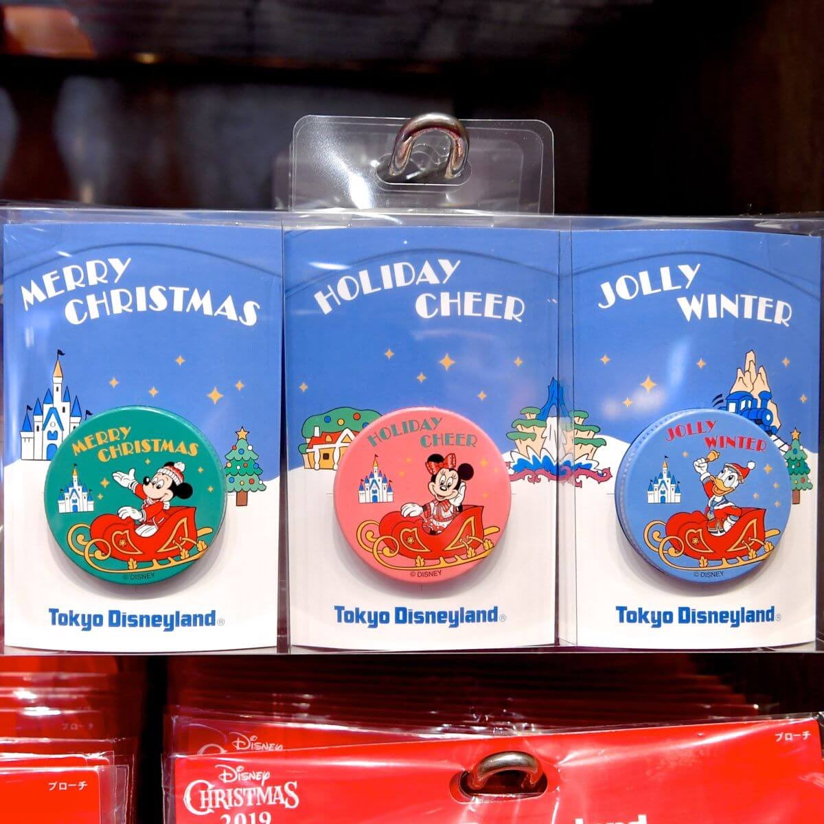 Mezzomikiのディズニーブログ Tdl ディズニー クリスマス19 スペシャルグッズ ボールペンセット ハンドクリームセット ルームソックスがスペシャルプライスに 価格00 1000円 価格2100 1500円 価格1800 1000円 T Co Qsatuiysmn