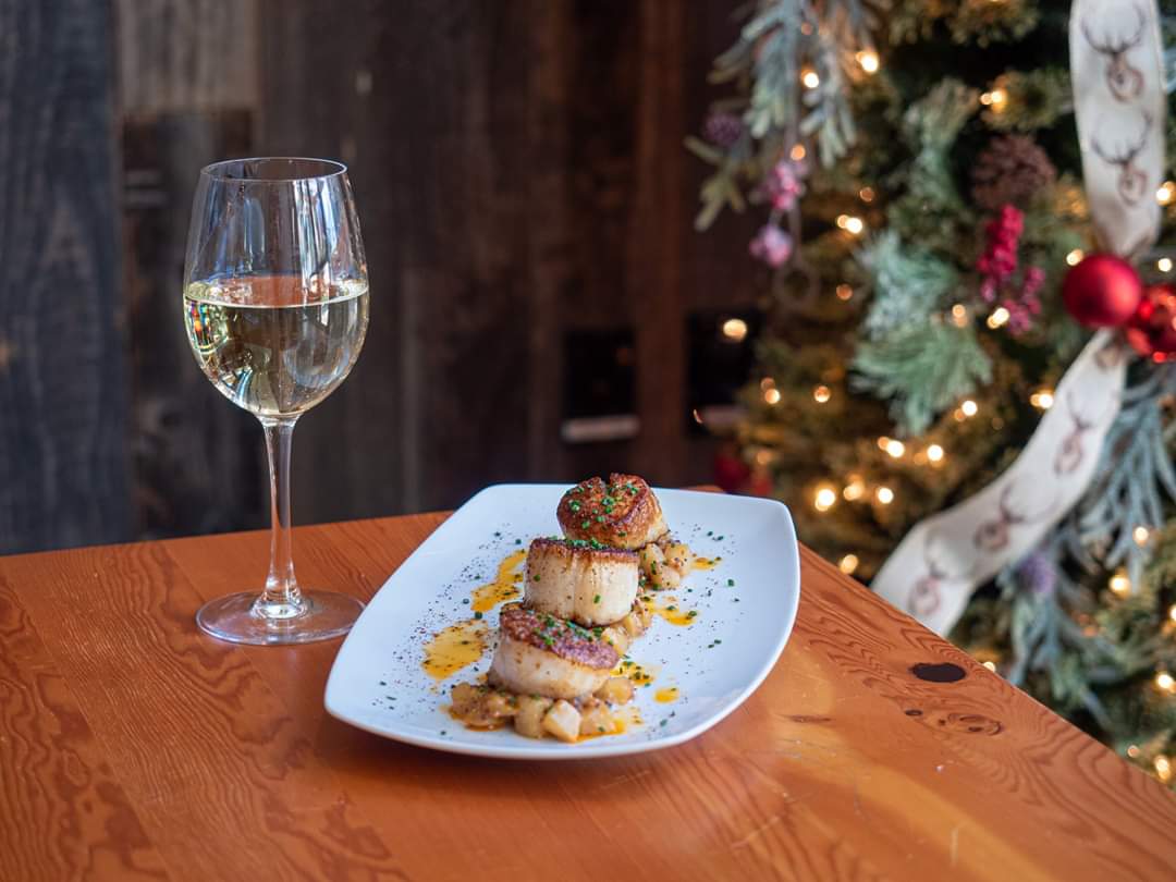 GraysatthePark's tweet photo. Our December specials are now on the menu! Don't miss out on our Seared Scallops, 28oz Tomahawk Ribeye Steak and, back for dessert, the Pear &amp; Cranberry Crisp! https://t.co/zR8b8ILbDd