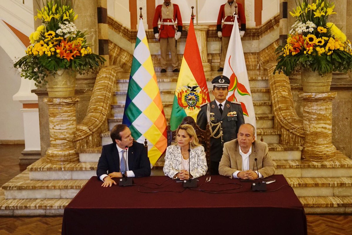 JeanineAnez's tweet photo. Presentamos a @tutoquiroga como delegado ante la comunidad internacional, con la misión especial de explicar las violaciones a los derechos humanos sucedidas en nuestro país en días pasados. https://t.co/0eUR7Gu29S
