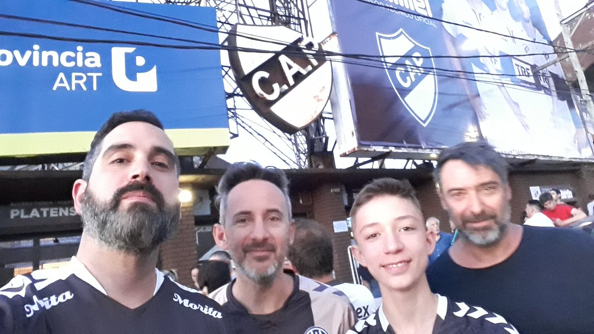 Despedimos el año de local con mis amigos, el queridísimo clan Beviglia @UBeviglia <a href="/sebabeviglia1/">sebastian beviglia</a> <a href="/bevijuanma/">juan manuel beviglia</a> 🦑❤💪