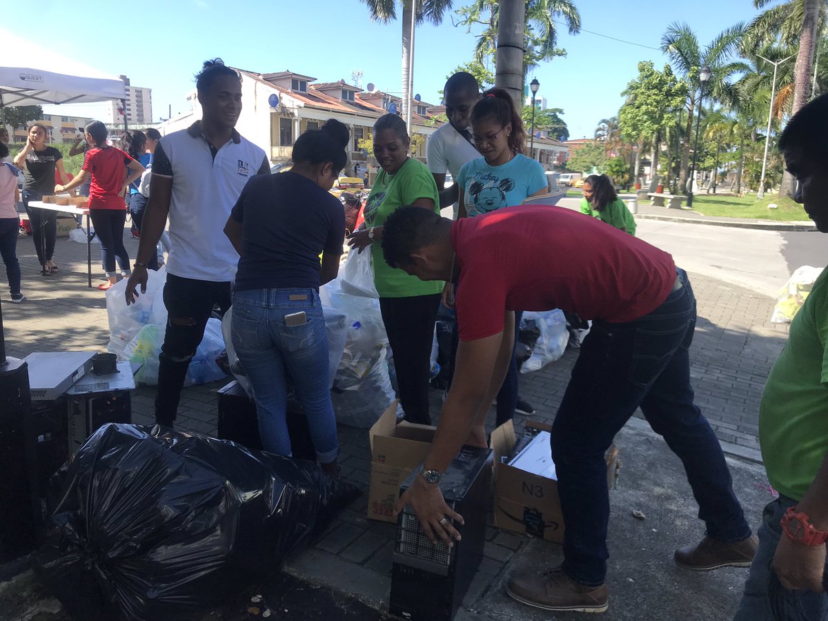 planetarioverde's tweet photo. Con éxito se celebró la primera Recicla-Town en la ciudad de Colón,  donde todos juntos aportamos nuestro granito de arena para contribuir por un mejor Planeta! ♻️ ¡Gracias a todos los que nos donaron! #rechaza #reduce #reutiliza #recicla #c3 #colonporquetequiero https://t.co/N3O6J0Lmut