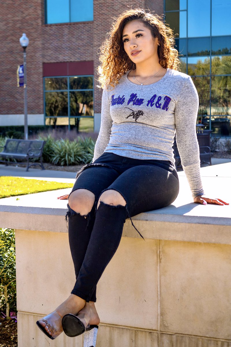 leslieeeliliana's tweet image. Soon I’ll be leaving happily and proudly the best HBCU 💜💛 Thank you PVAMU #graduatingsoon #graduatingearly #PV19