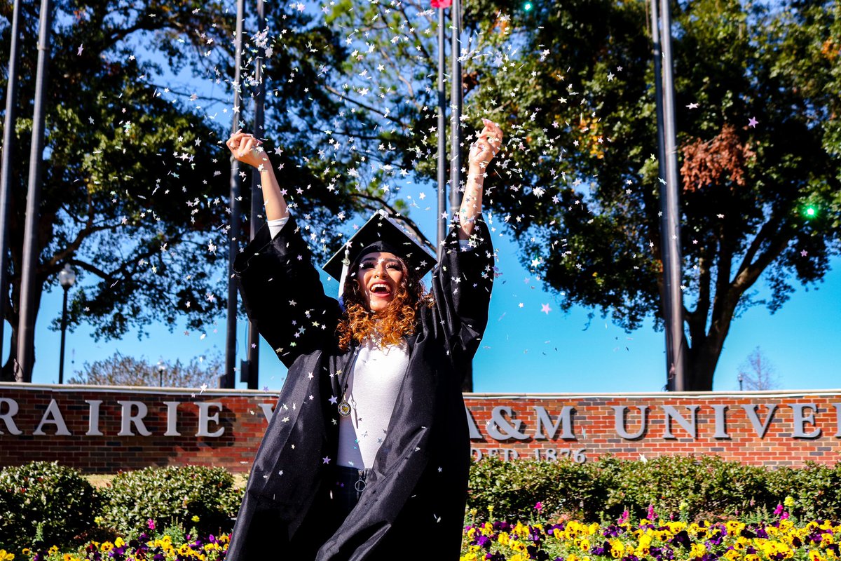 leslieeeliliana's tweet image. Soon I’ll be leaving happily and proudly the best HBCU 💜💛 Thank you PVAMU #graduatingsoon #graduatingearly #PV19