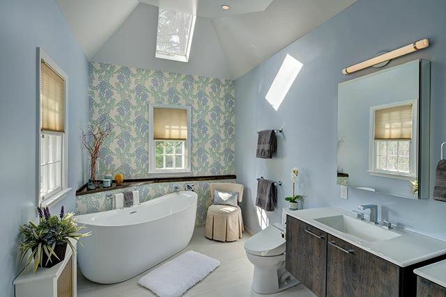 GrossmuellersDC's tweet photo. We recently designed a bathroom for our clients who were looking to create a bathroom that feels like a family room as well as to bring their love of wisteria indoors, I would say we nailed it!! Wisteria wallpaper from @farrowandball is the perfect backd… https://t.co/G0H5TSjA1L https://t.co/H6xXgxGlqC