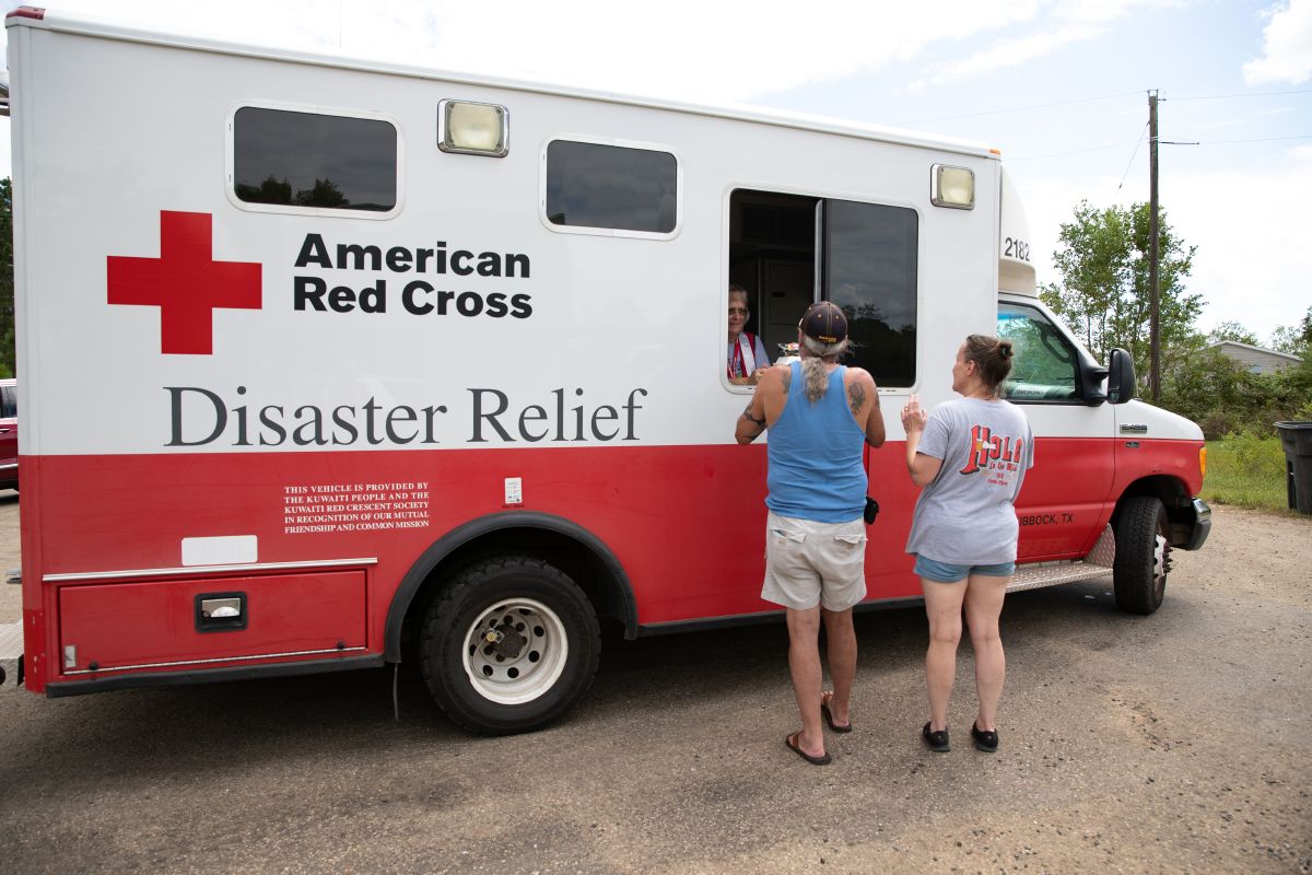 .@ChicagoRedCross volunteers helped over 6,500 people affected by local disasters last year. Donate today! Call 855-350-2900, visit cbschicago.com/redcross, or donate $10 by texting “REDCROSS” to 90999. #GivingTuesday <a href="/cbschicago/">CBS Chicago</a> #CBSChicagoCares