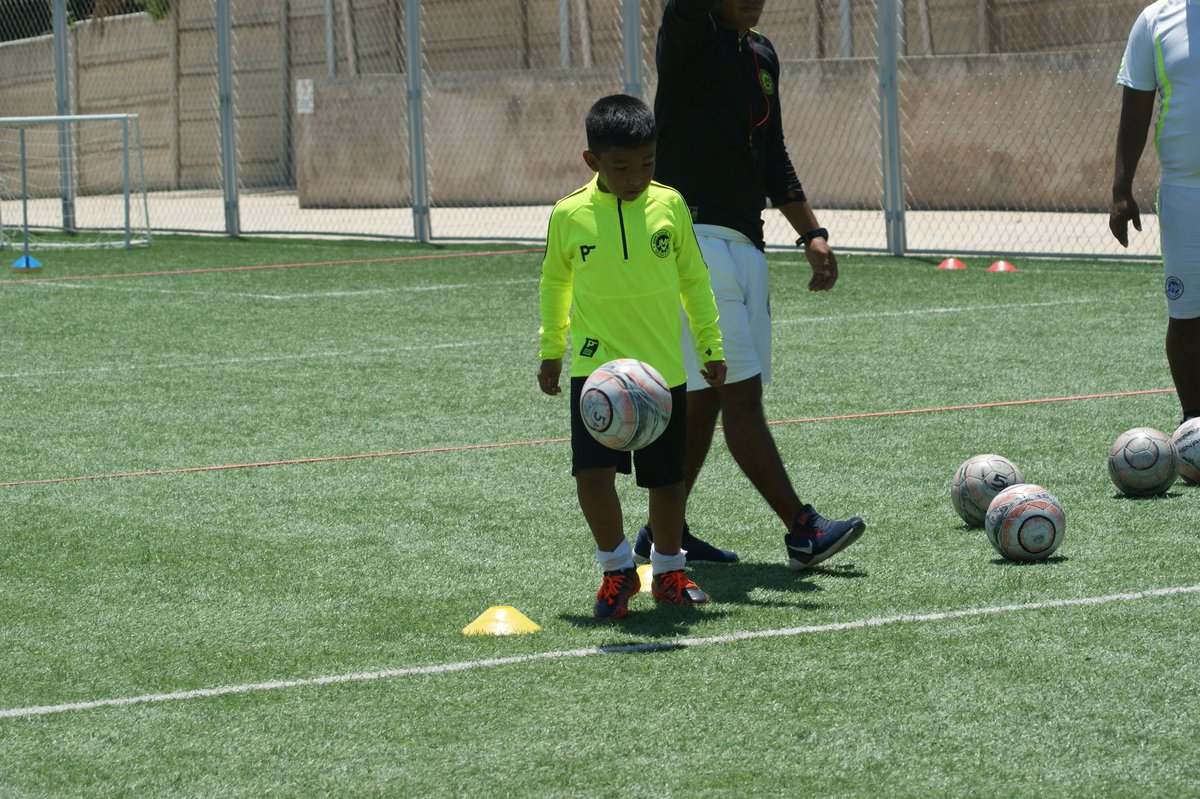 jmpsoccerschool's tweet photo. 📸 Graficas del 1er día en los cursos de tecnificación 😎
- 
Únete a los diferentes módulos específicos 🏃‍♂️
-
Aún puedes reservar 👏😎💪
#YoSoyJMP https://t.co/ZYg0YndTDh