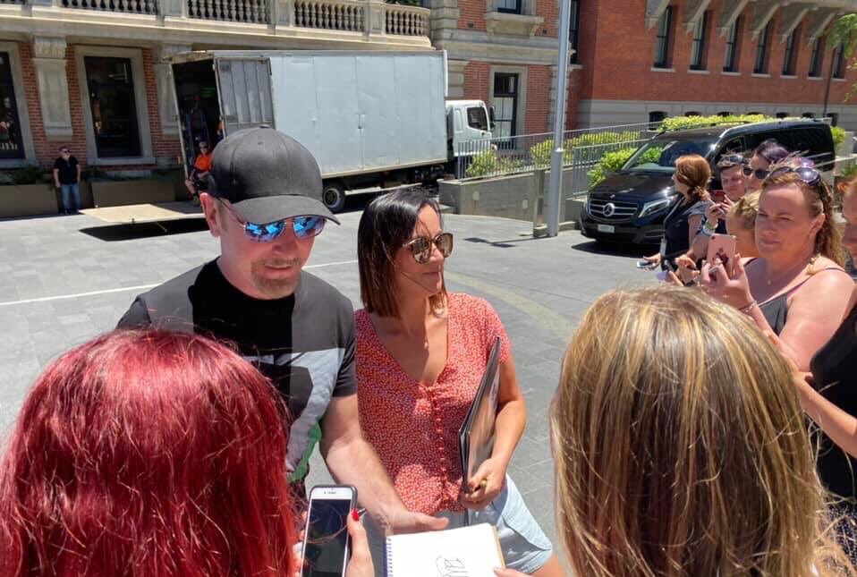 angdownunder08's tweet photo. Did I mention Iโm @360FromTheEdge PA and assist him greeting fans? ๐คฃ #U2 #TheJoshuaTreeTour2019 #u2perth https://t.co/71kXOsWnEX
