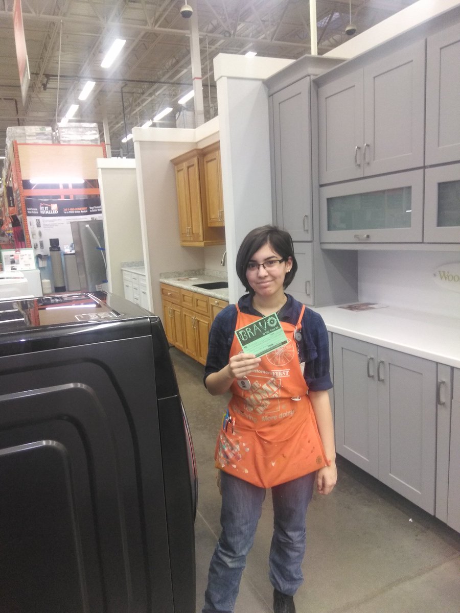A special Thanks to Autumn for stepping in at the last minute to help during Black Friday. Bravo!!!
You rock Autumn... Thanks...