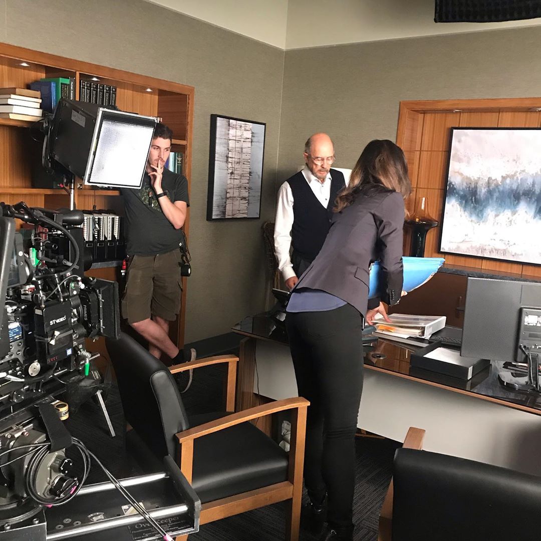 TGDsquad's tweet photo. Here's a few #BehindtheScenes pics from @thesheilakelley and @Richard_Schiff, our favorite married couple ( yes, both on and off screen). Thx for sharing!!! @GoodDoctorABC @gooddrwriters #BTS #Glassbie @shorez @SLfrom @danieldaekim @SPTV #TGDsquad 🍏♥️ https://t.co/C7pPV6VD56