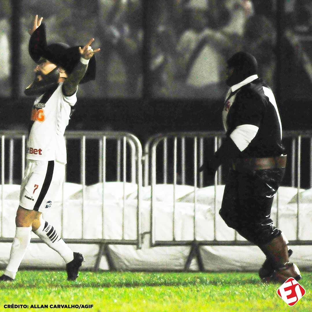 TNTSportsBR's tweet photo. E o Rossi que pegou a cabeça do Almirante pra comemorar o gol do Guarín?! 😂😂😂 
#BrasileirãoNoEI https://t.co/ziaxmc5MIl