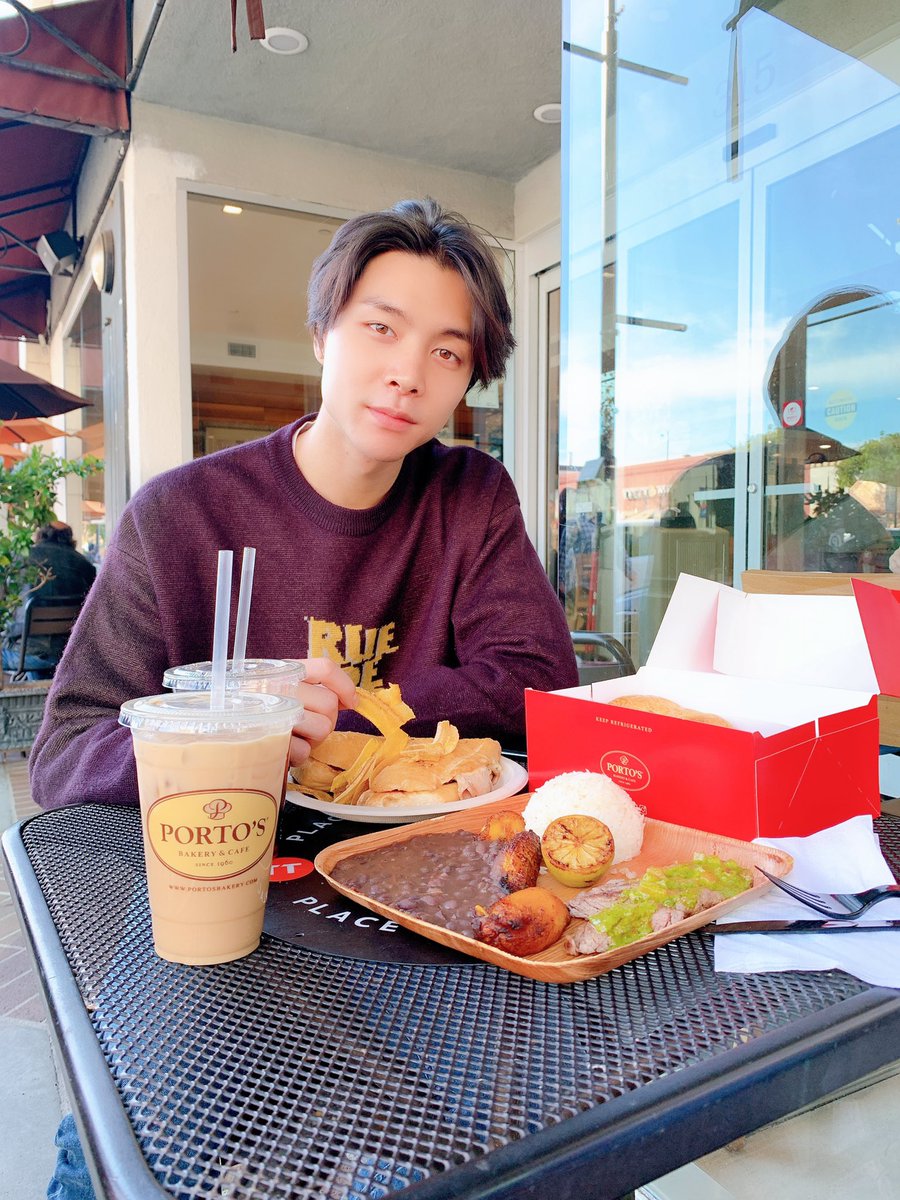 Afternoon lunch😋

#NCT #NCT127 #JOHNNY