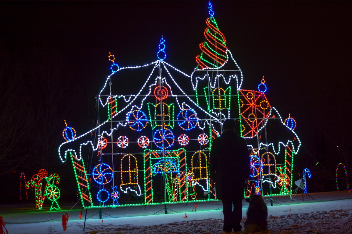 Airdrie_Echo's tweet photo. The Airdrie Festival of Lights is now open for the season. Glowing every evening from 6 to 9 p.m. until December 31. Admission by cash donation. https://t.co/TRJKP27onL