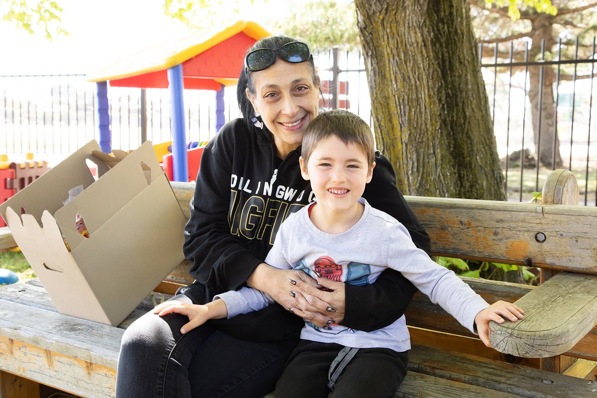 oneboxprogram's tweet image. Since 2017, The One Box has distributed over 90,000 boxes of fresh produce, milk &amp;amp; bread to families in need. Support us this #GivingTuesdayAUS by making a #donation &amp;amp; help us to continue to provide fresh, reliable &amp;amp; dignified food relief to families. theonebox.org.au/make-a-donatio…