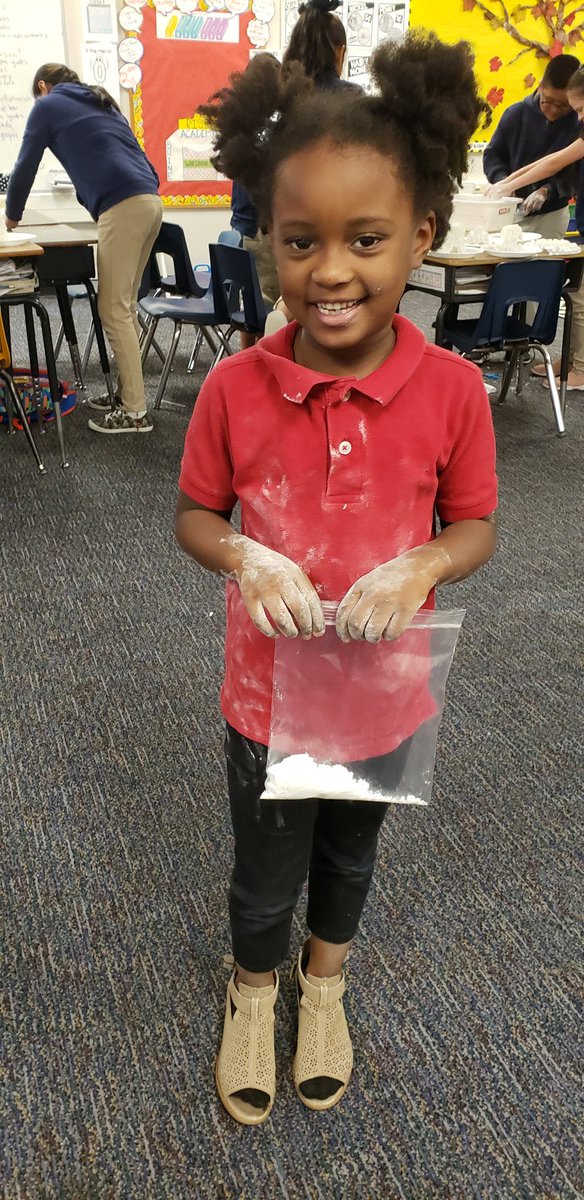 catalinavg88's tweet photo. Stem club challenge: What is an igloo? why is it used for? let's build one! Plus some snow...we might not get snow in Dallas but we sure can make some with two simple Ingredients! #risdacademy #RISDGreatness #allthingsfun https://t.co/NaoxX9HGGO