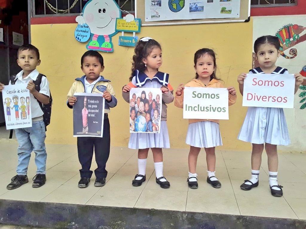 EducacionZ4_Ec's tweet photo. Unidades Educativas del Distrito 13D07, Chone-Flavio Alfaro, se sumaron a las actividades por la Semana de la Inclusión y Diversidad. Se realizaron distintas actividades durante el Minuto Cívico en honor al Día Internacional de las Personas con Discapacidad. #EducaciónInclusiva https://t.co/3po24E0UKh