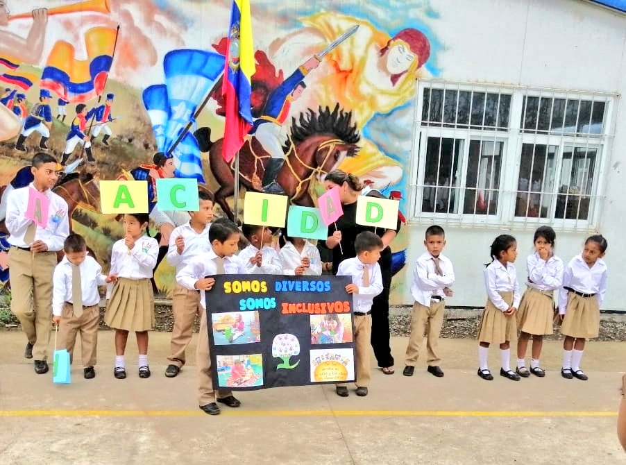 EducacionZ4_Ec's tweet photo. Unidades Educativas del Distrito 13D07, Chone-Flavio Alfaro, se sumaron a las actividades por la Semana de la Inclusión y Diversidad. Se realizaron distintas actividades durante el Minuto Cívico en honor al Día Internacional de las Personas con Discapacidad. #EducaciónInclusiva https://t.co/3po24E0UKh