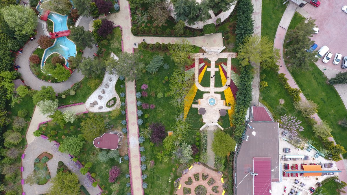 B_Lezon's tweet photo. Parks with irregular shapes may boost longevity #parks #health #greenspace #landarch #urban #shapes https://t.co/GTsesh2Jss https://t.co/ko0k2Y2rEM