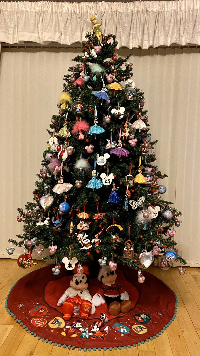 gvolution's tweet image. My wife has just finished the #Disney Christmas tree. What do you think too much or not enough 🤔 #DisneyChristmas #disneymagic @DisneyFoodBlog @thetimtracker @WDWToday