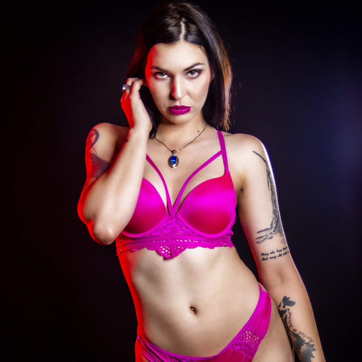 FaithRayah's tweet image. Happy sexy Monday all!!

To subscribe
Onlyfans.com/faithrayah

#onlyfans #onlyfanscanada #model #modeling #montreal #artistic# photoshoot #exclusive #lingerie #hotpink #blackhair #instaphoto #beautiful #photooftheday #artistic #followme #tattoo