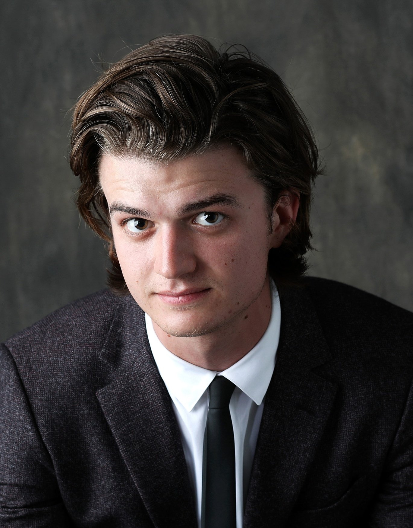 Джо Кири Joe Keery