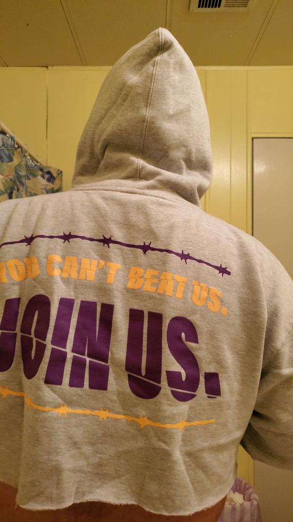 chum805's tweet photo. My new @jakepaul merch goes hard #fitsperfect #jakepauler https://t.co/G0gfS1Ky51