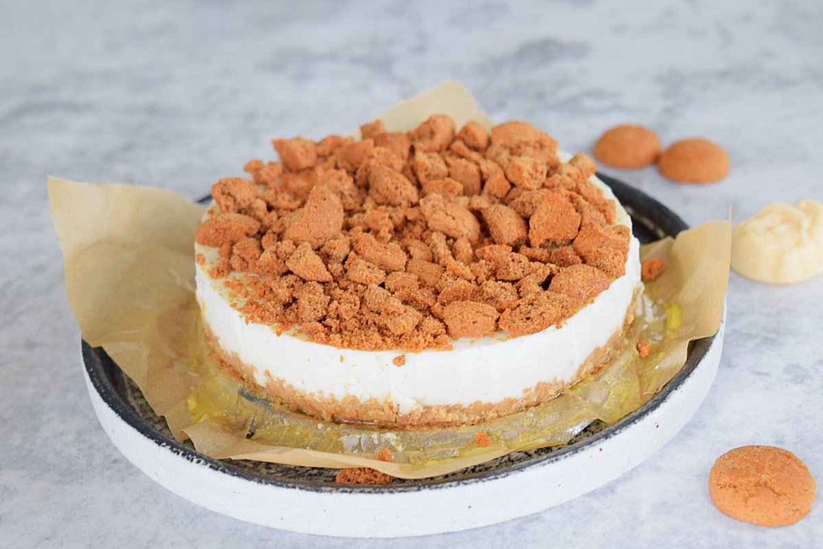 Homemaderecept's tweet photo. Goedemorgen🤗 ben je opzoek na een taartje voor sinterklaasavond die redelijk gezond is? Maak dan dit vanille pepernoten kwarktaartje 😁 door de @optimel kwark blijft dit taartje nog best gezond 😌 #taart #homemaderecepten https://t.co/vJY4Htn1CA