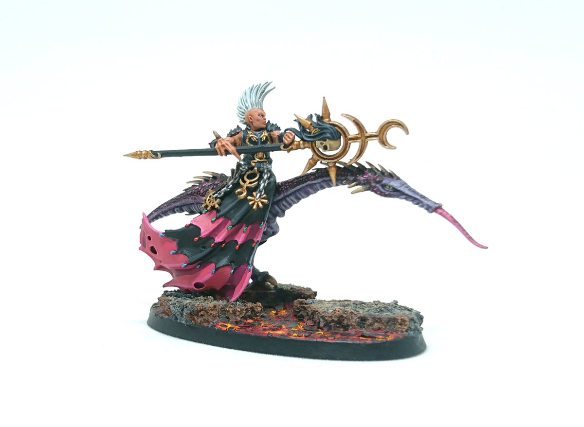 Darth_Alec's tweet photo. Since I started this #SlavesToAdvent on december 2nd, I better catch up. So today, you're all getting two #Everchosen pictures! First up is the Sorcerer of Slaanesh. This was made to match my #RAW17 army, an all-mounted Slaanesh force. Punk-princess wasn't planned, but it works! https://t.co/xMWhivm04Q