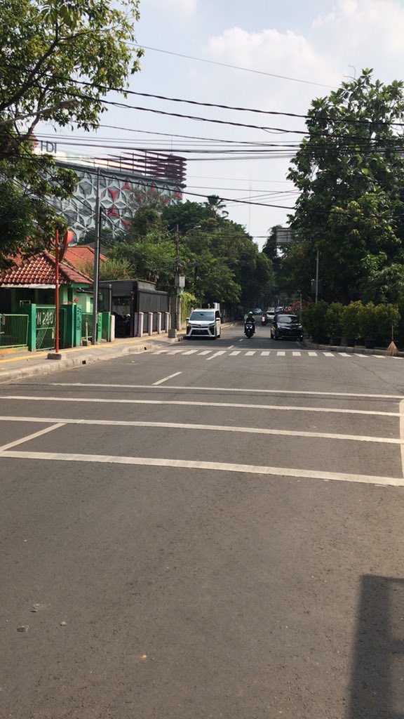 Explosion in #Jakarta near Monas Monument. Less than 5 minutes from the event I am hosting for @unodc - streets are tense.