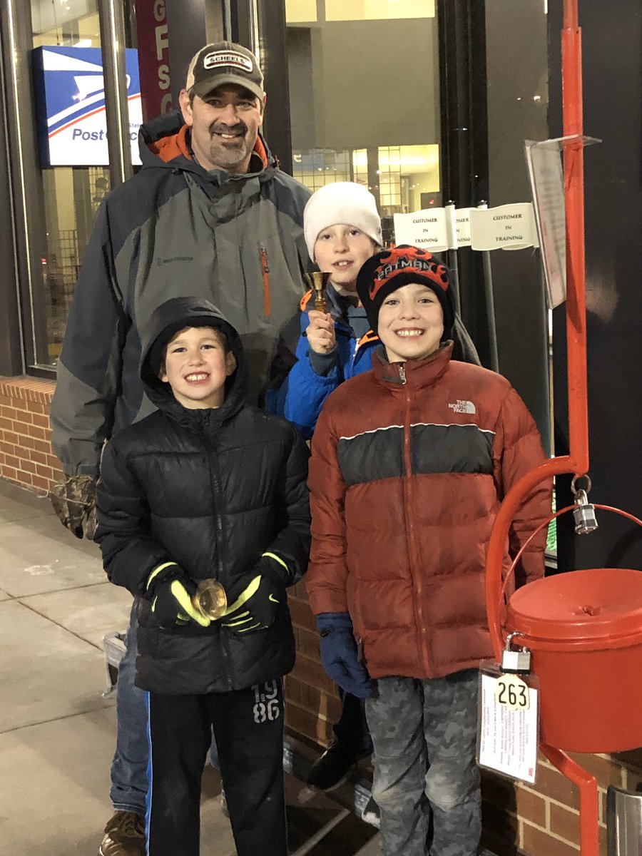CMasekMPS's tweet photo. These awesome 3rd graders showed what making a difference means! Proud of these kids for ringing bells for the Salvation Army! @wheeler_mps @salvationarmy @JFlemingMPS https://t.co/EDeJIkaWff