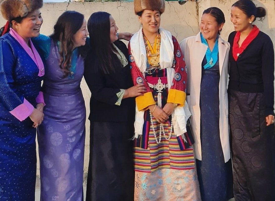 Pemaduggen's tweet photo. Yet another beginning @sherpa_dalaku (the eldest cousin) Tashi delek! Wish you happy married life 💖

#eldestgothitched https://t.co/FHpi3Ra66c