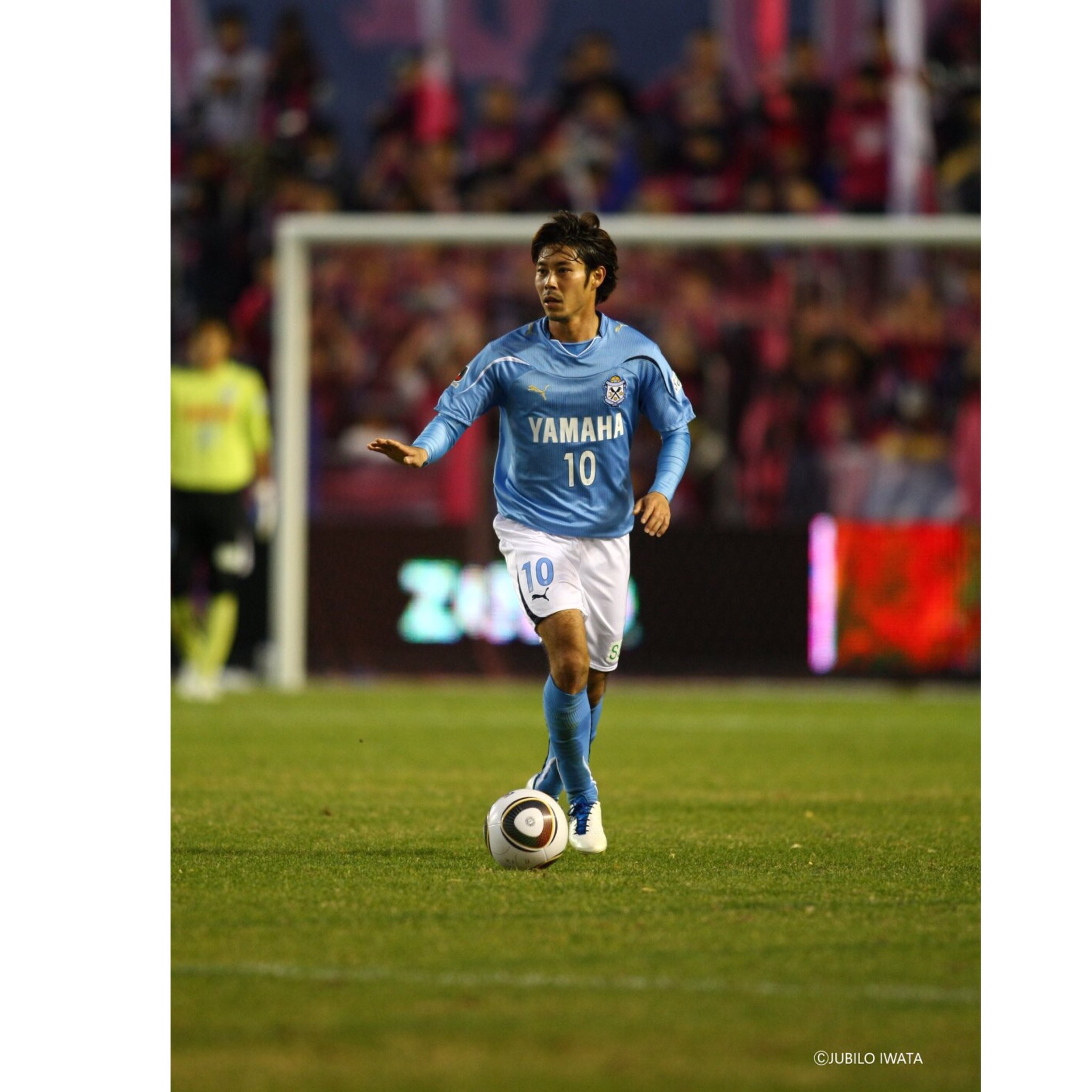 成岡翔選手がジュビロ磐田にいた際に使用していたサイン入りの練習着です。 成岡翔選手がジュビロ磐田にいた際に使用していたサイン入りの