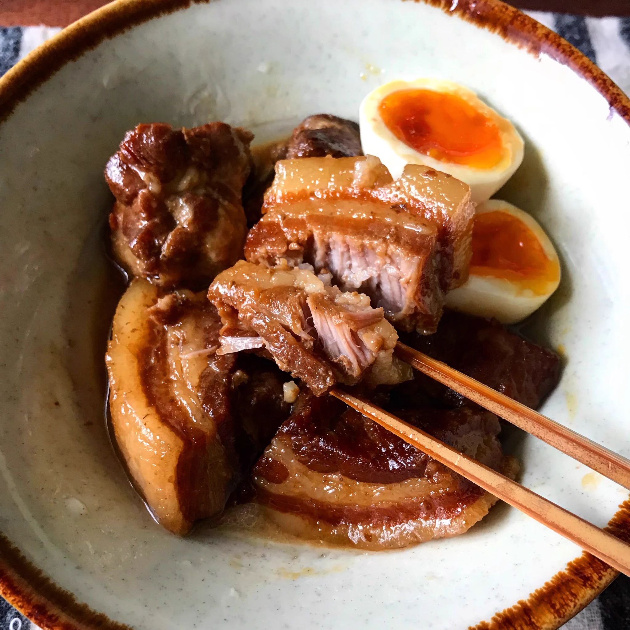 豚バラ好きの方必見。「炊飯器でラフテー（豚の角煮)」作ってみませんか。