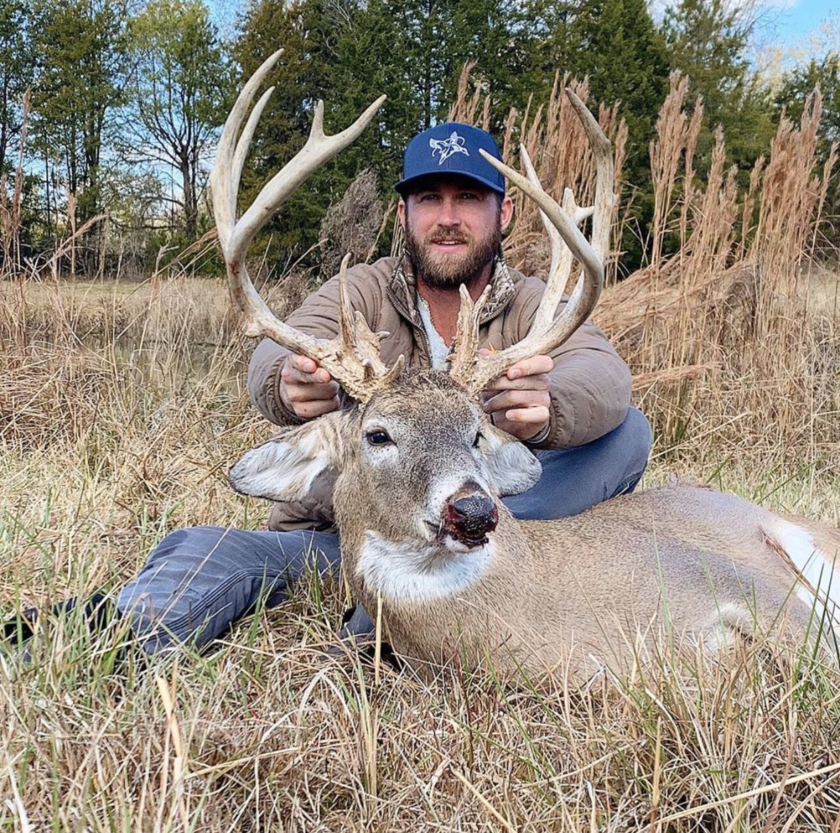 RileyGreenMusic's tweet photo. Buck down in Bama this morning #deerhunting @HALOWaterfowl https://t.co/WwNCgRJqkf